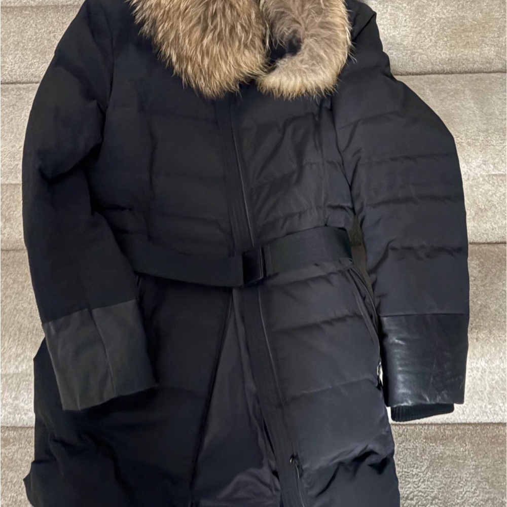 Danier Black Puffer Jacket with Faux Fur Collar - Picture 2 of 7